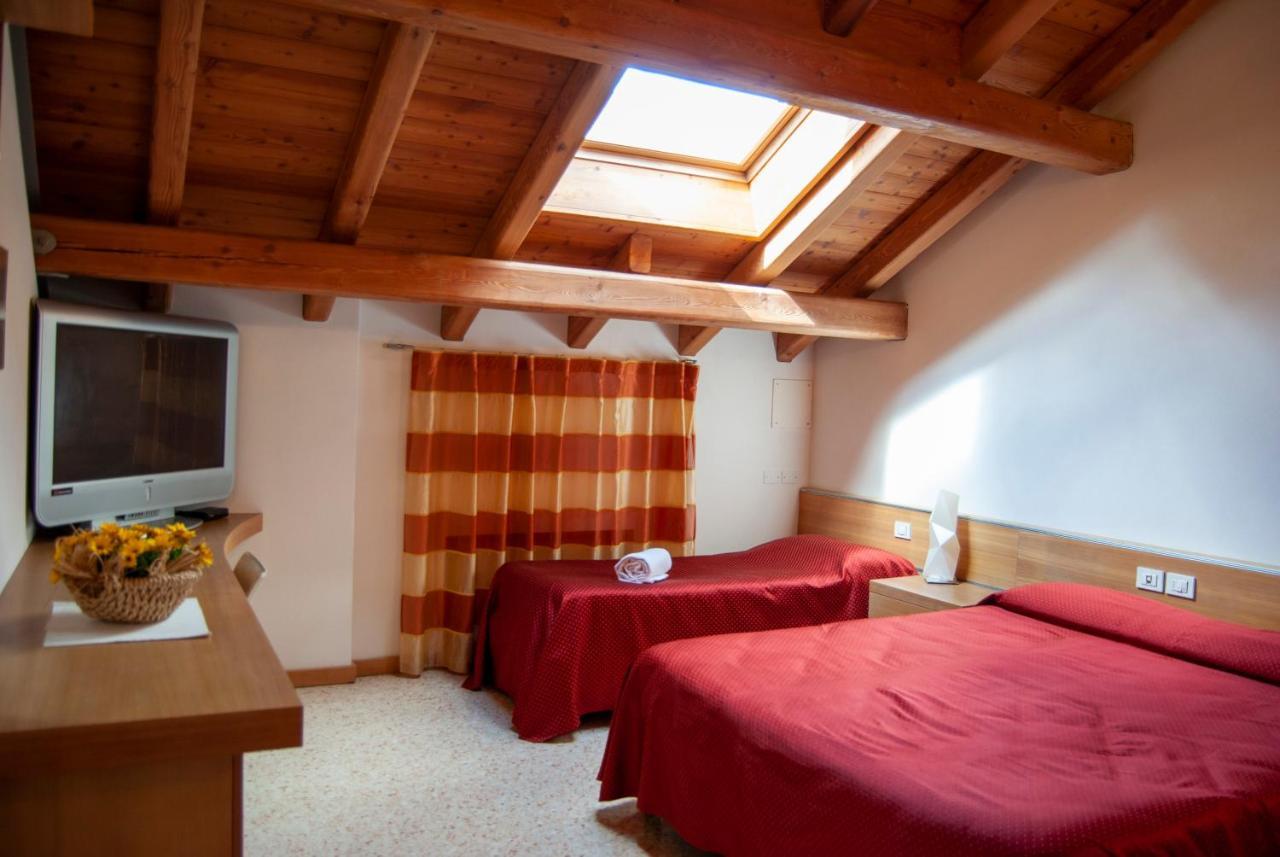 Agriturismo Antico Splendore Villa Pullir Exteriör bild